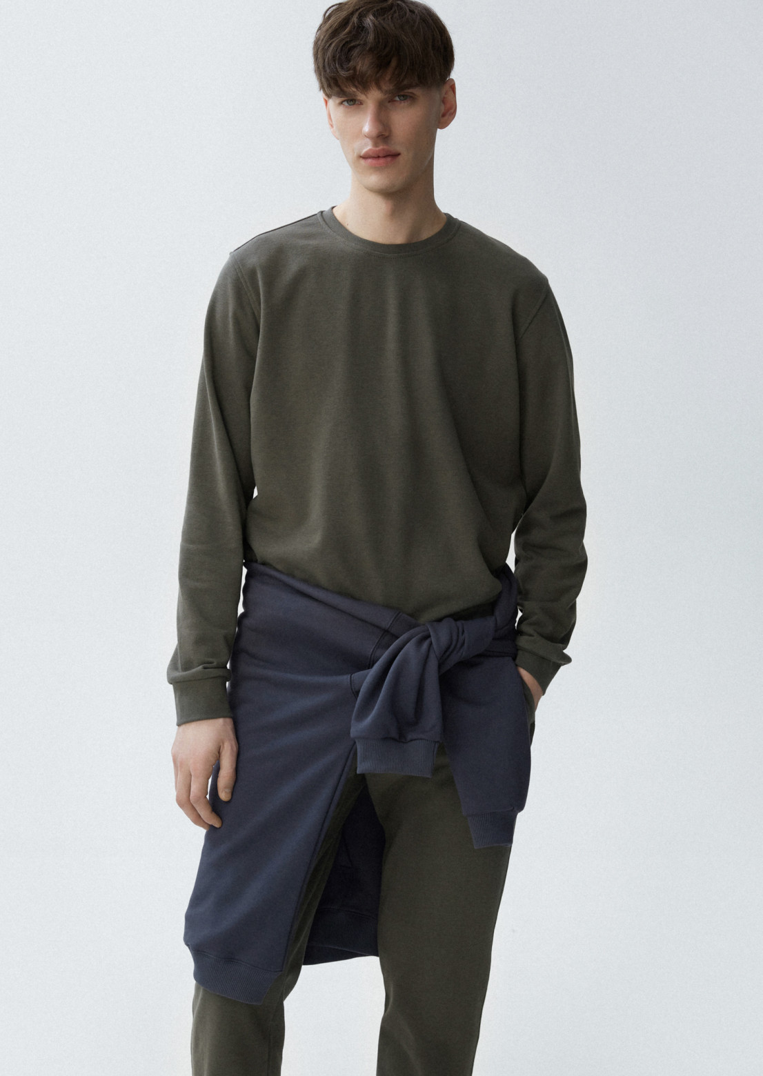 Khaki color men's basic three-thread sweatshirt 